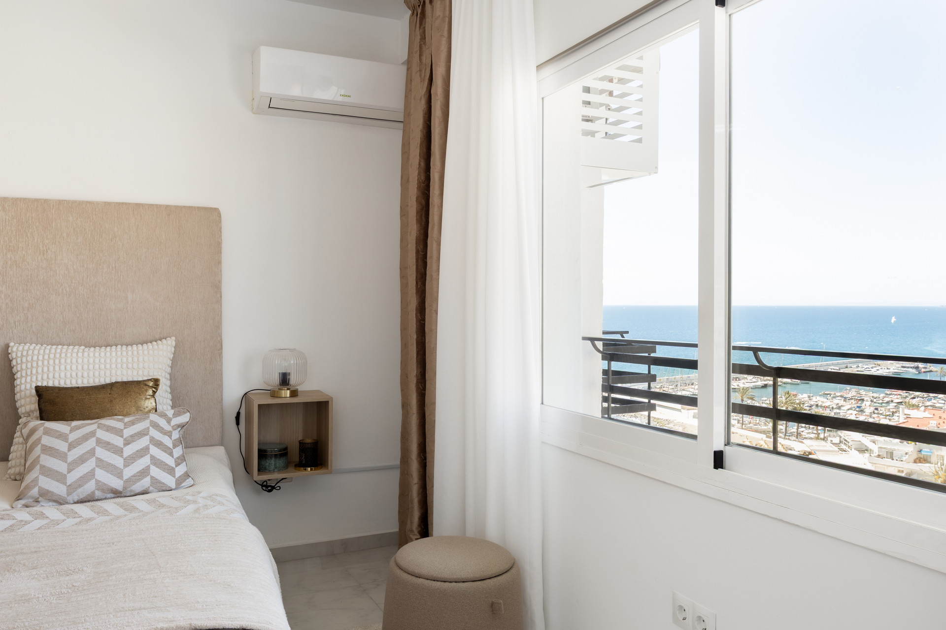 1 Bedroom Apartment in Marbella - Photo 11