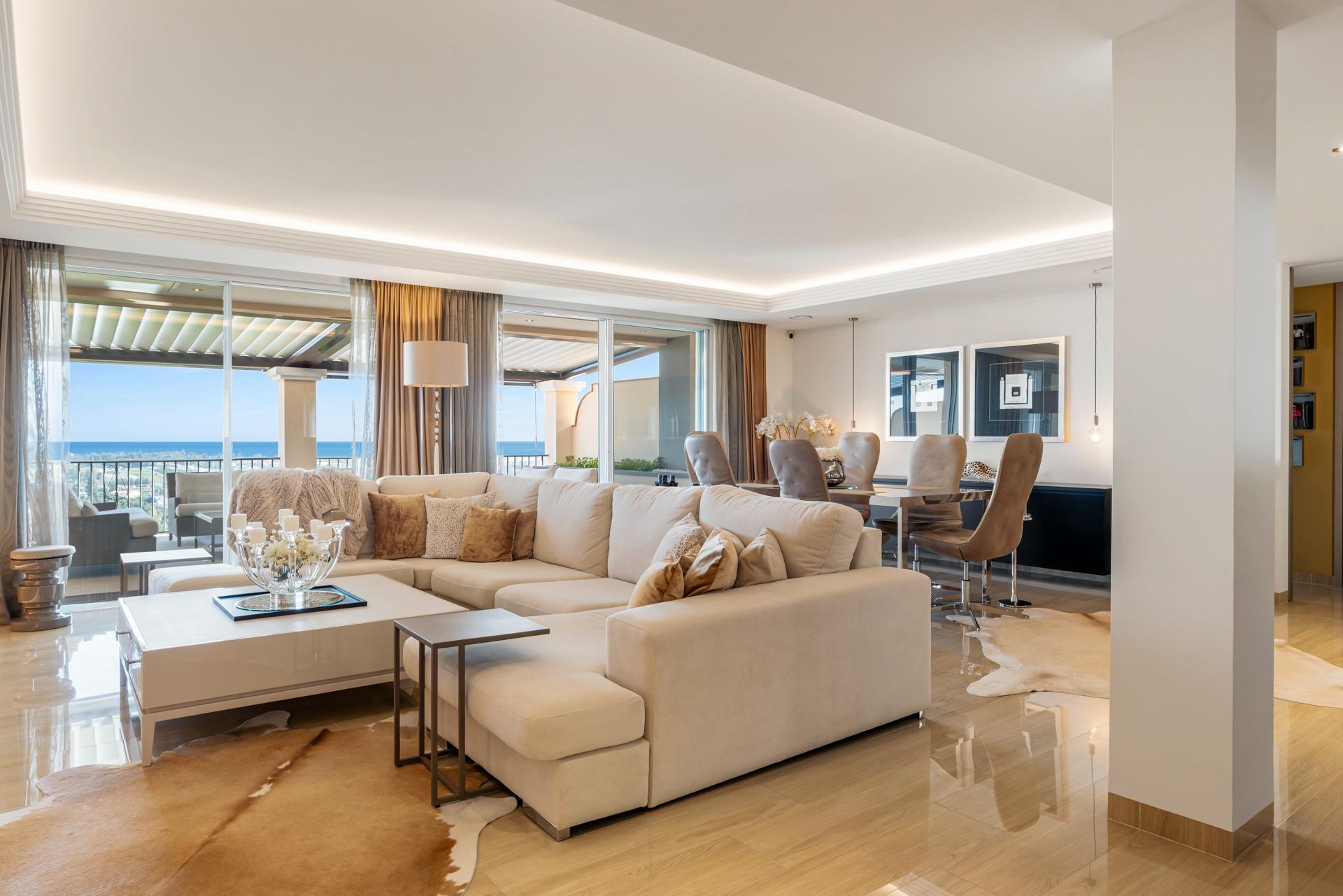 4 Bedroom Penthouse in Benahavís - Photo 2