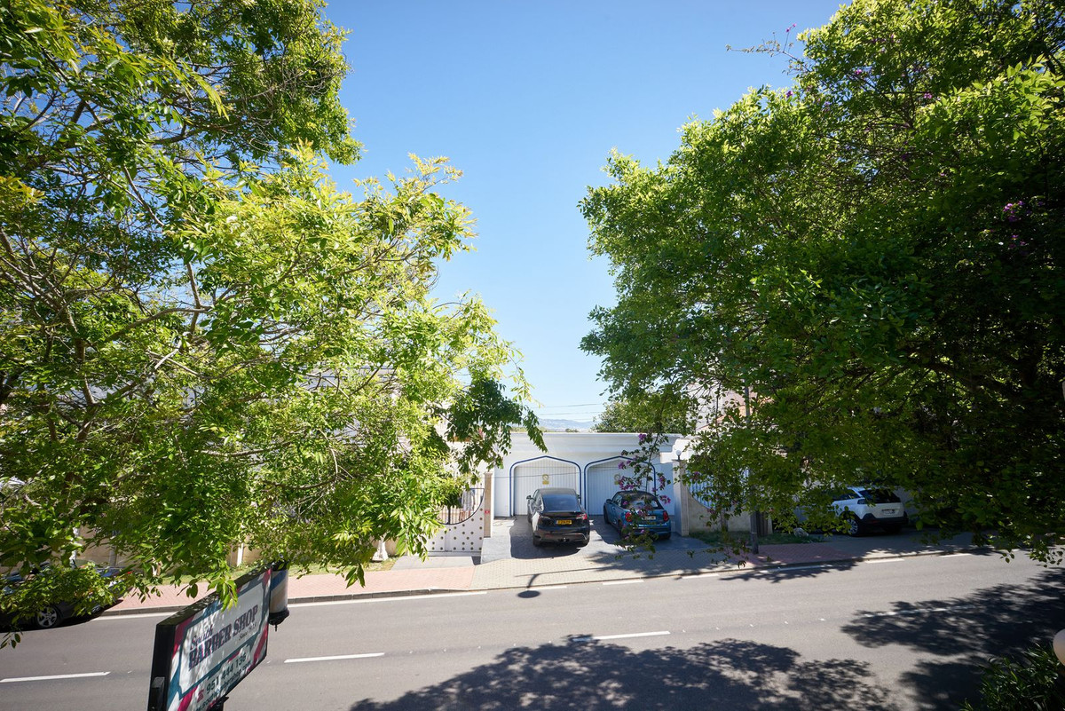 2 Bedroom Apartment in Marbella - Photo 24