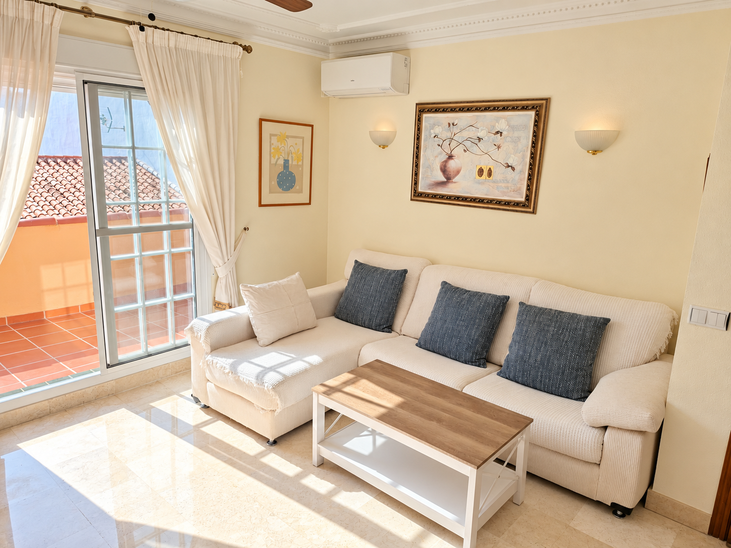 2 Bedroom Penthouse in Fuengirola - Photo 3