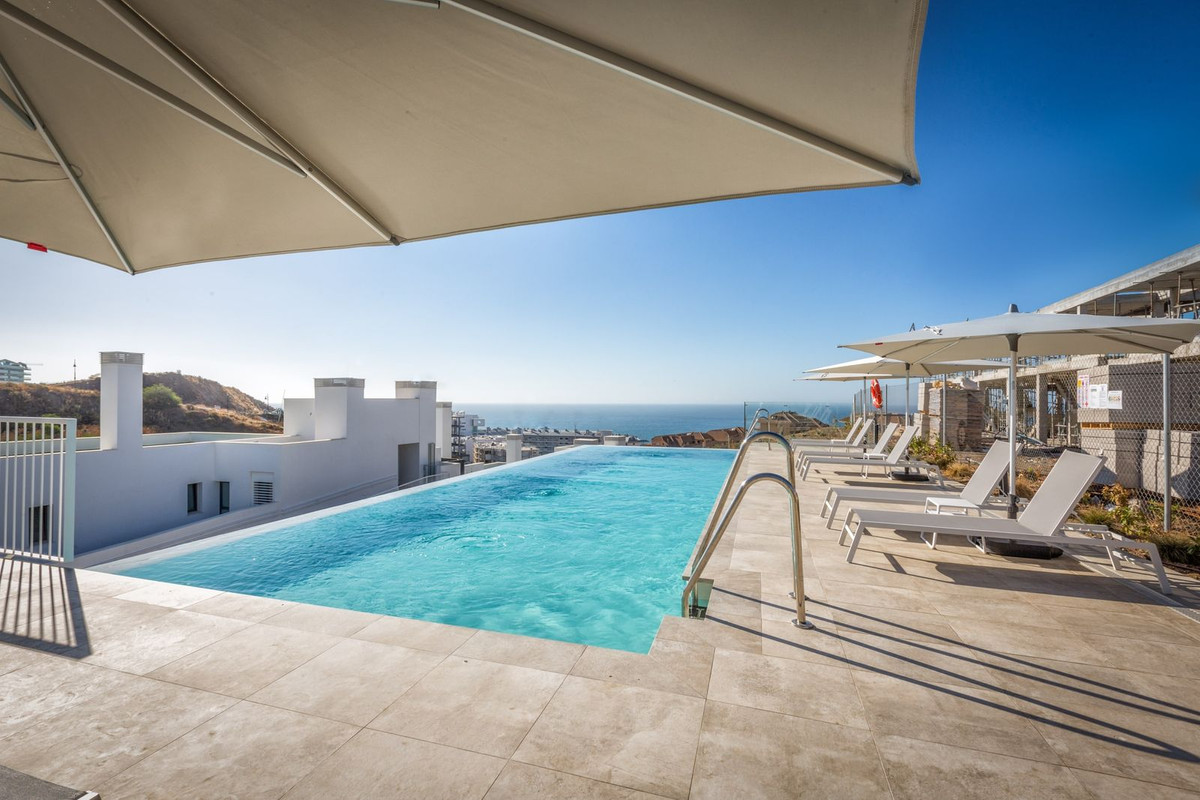 2 Bedroom Apartment in Fuengirola - Photo 5