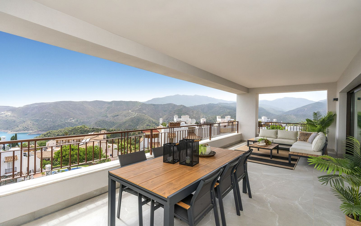 3 Bedroom Penthouse in Istán - Photo 2