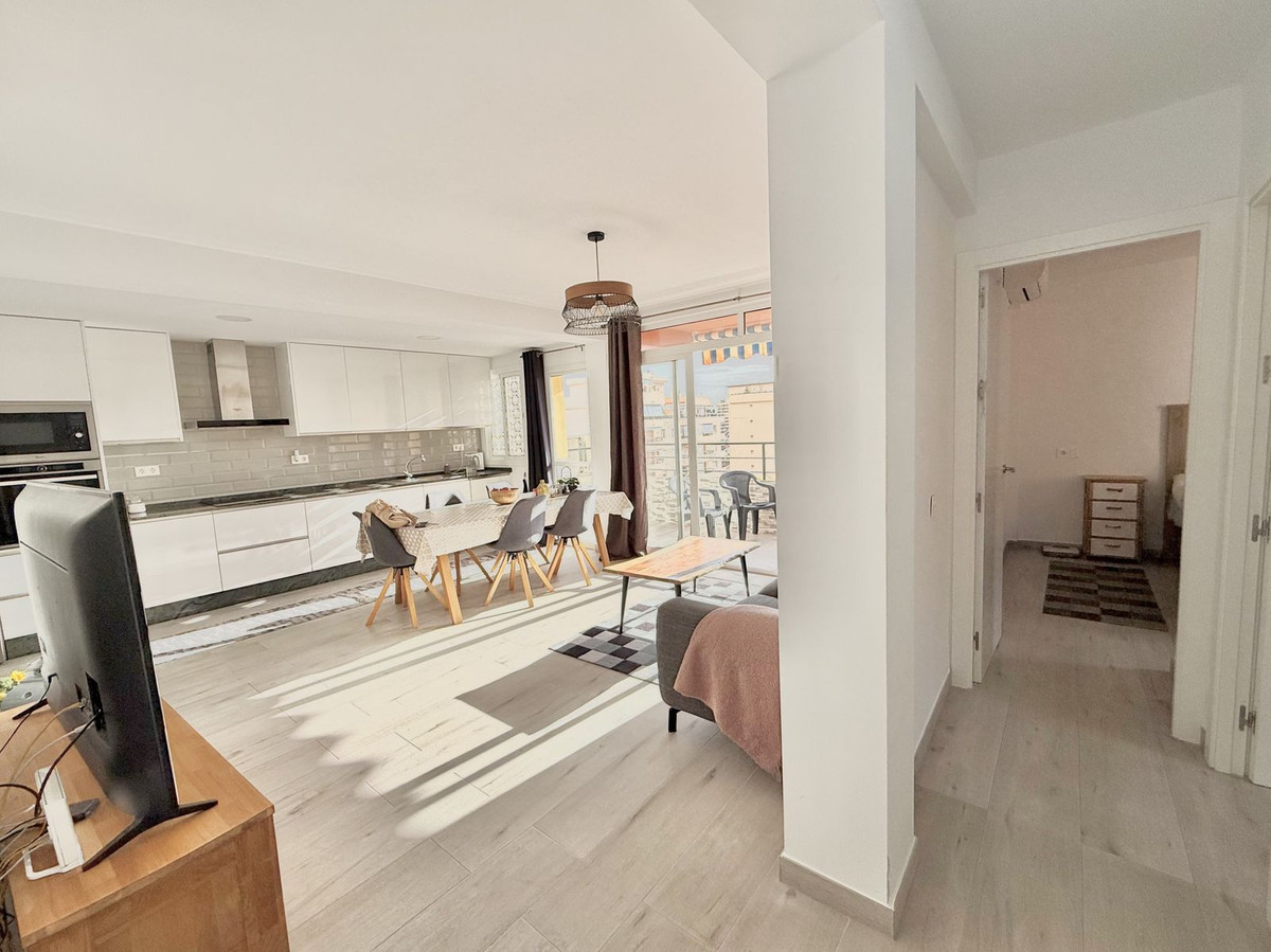 3 Bedroom Penthouse in Fuengirola - Photo 5