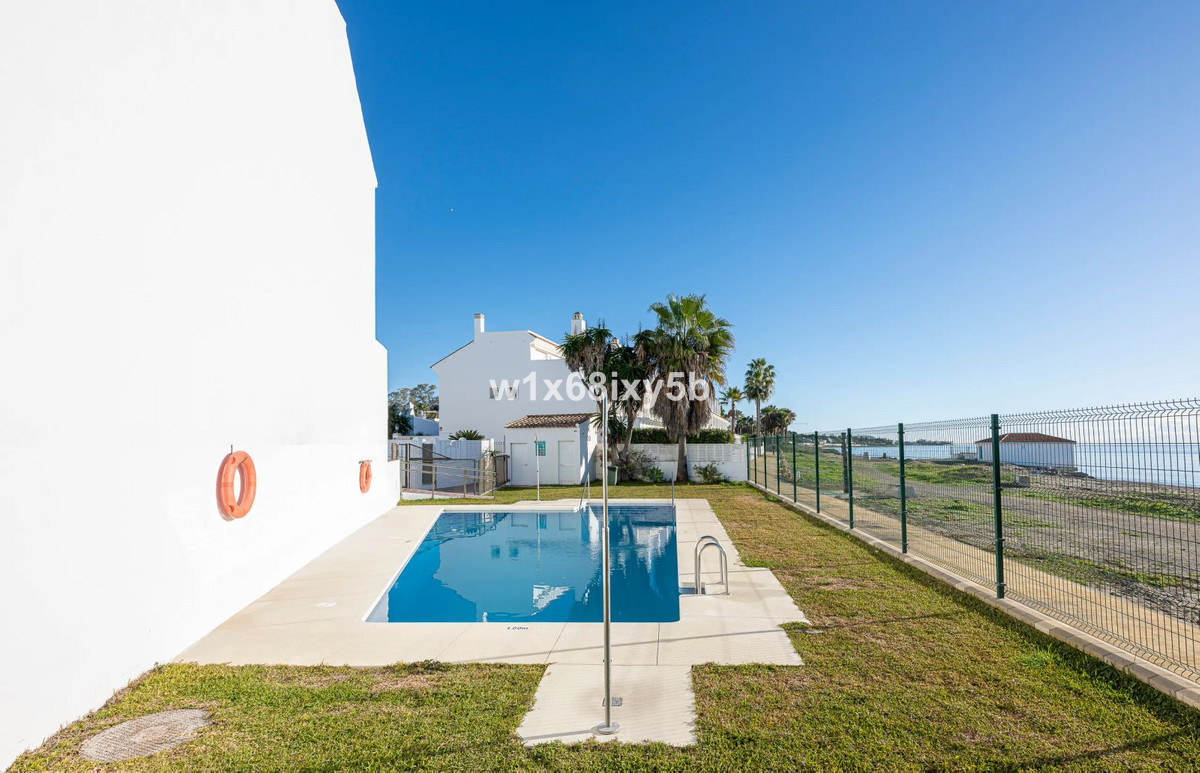 3 Bedroom Townhouse in Estepona - Фото 2