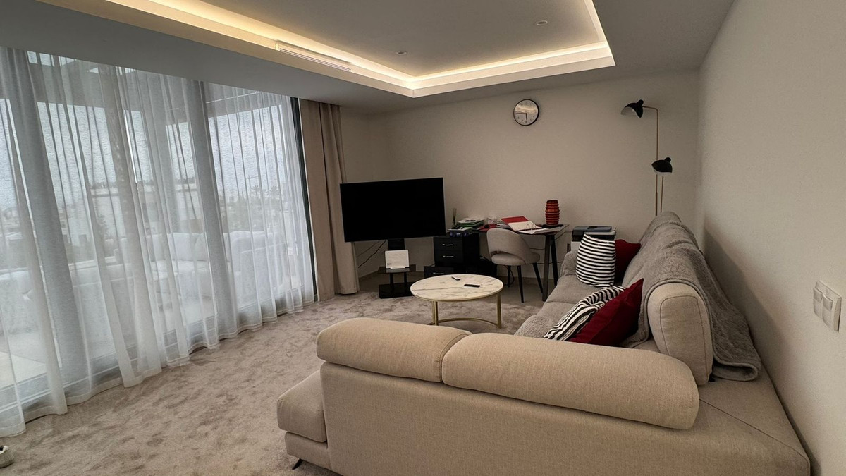 2 Bedroom Penthouse in Estepona - Foto 2