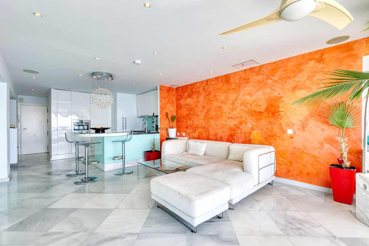 2 Bedroom Apartment in Benalmádena - Photo 14