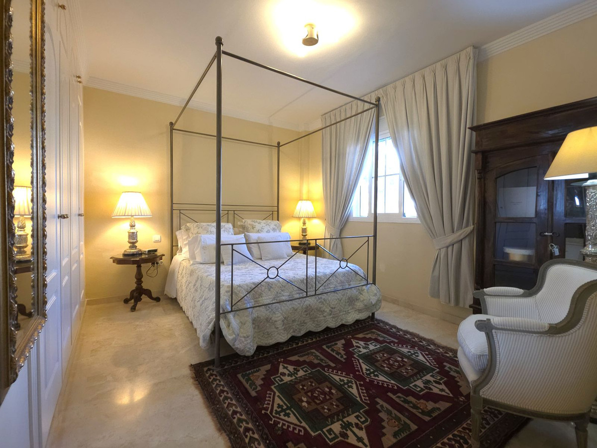 2 Bedroom Apartment in Marbella - Photo 19