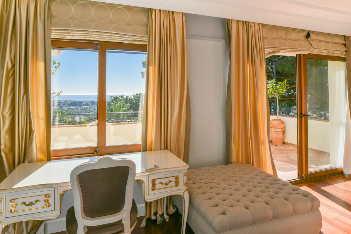 5 Bedroom Villa in Marbella - Photo 24