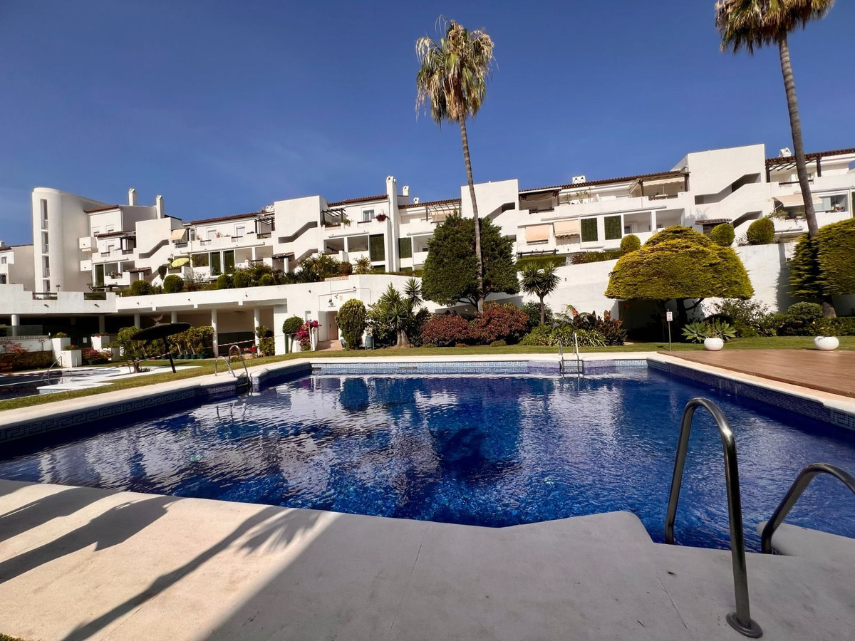 3 Bedroom Penthouse in Estepona - Photo 31