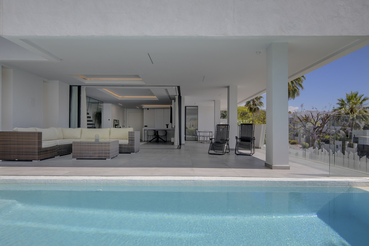 4 Bedroom Villa in Estepona - Photo 23