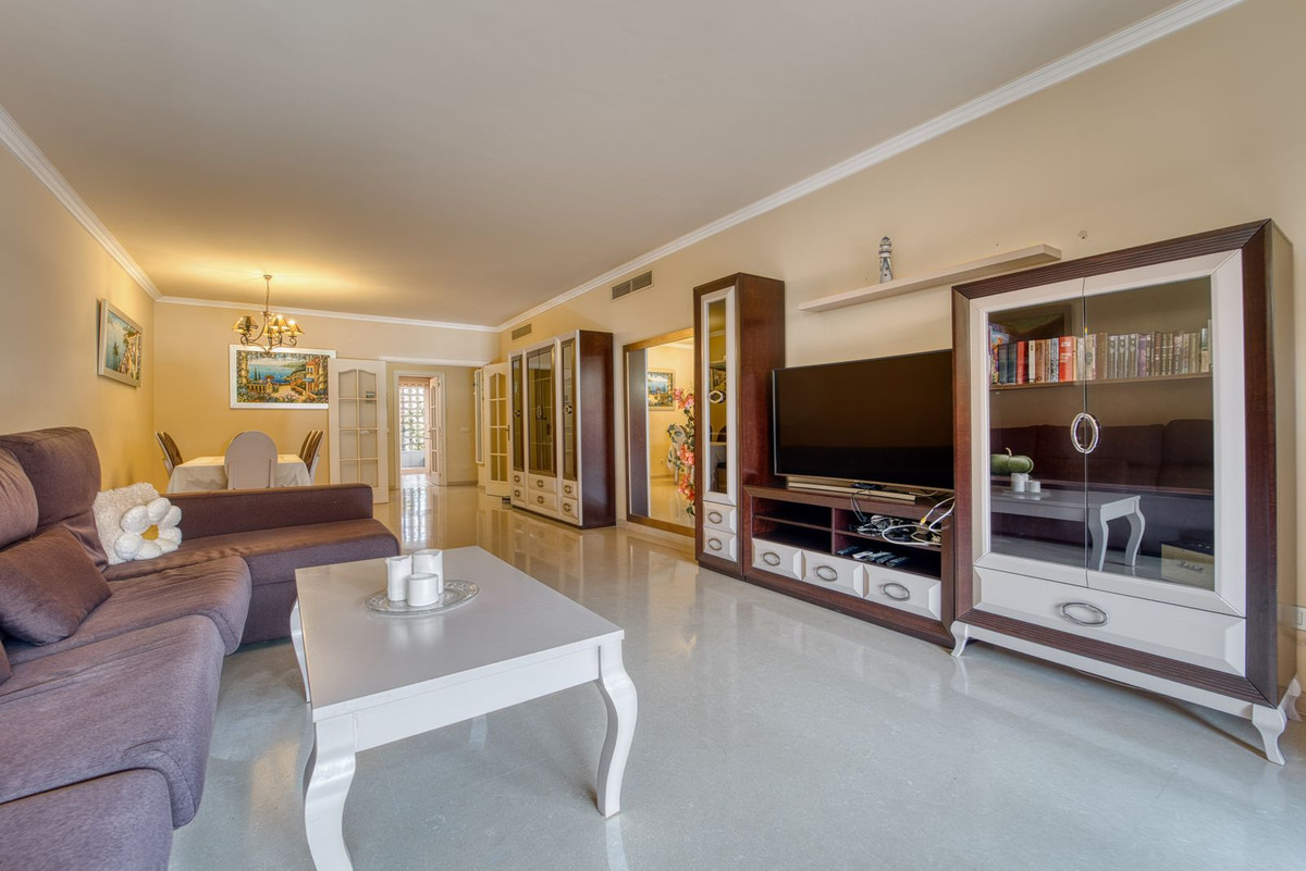 2 Bedroom Apartment in Marbella - Foto 3