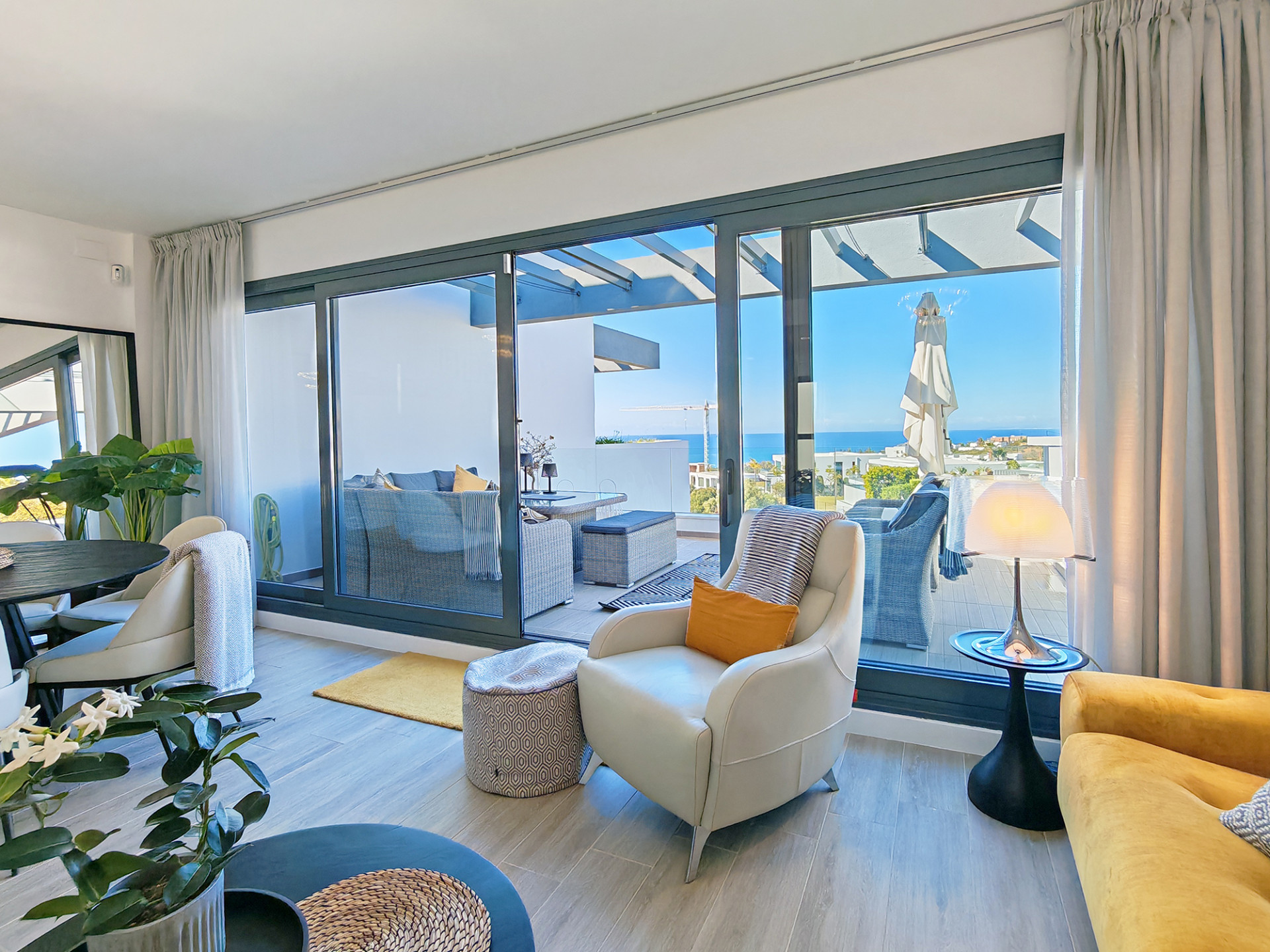 Piso de 3 dormitorios con piscina en Málaga – Foto 4