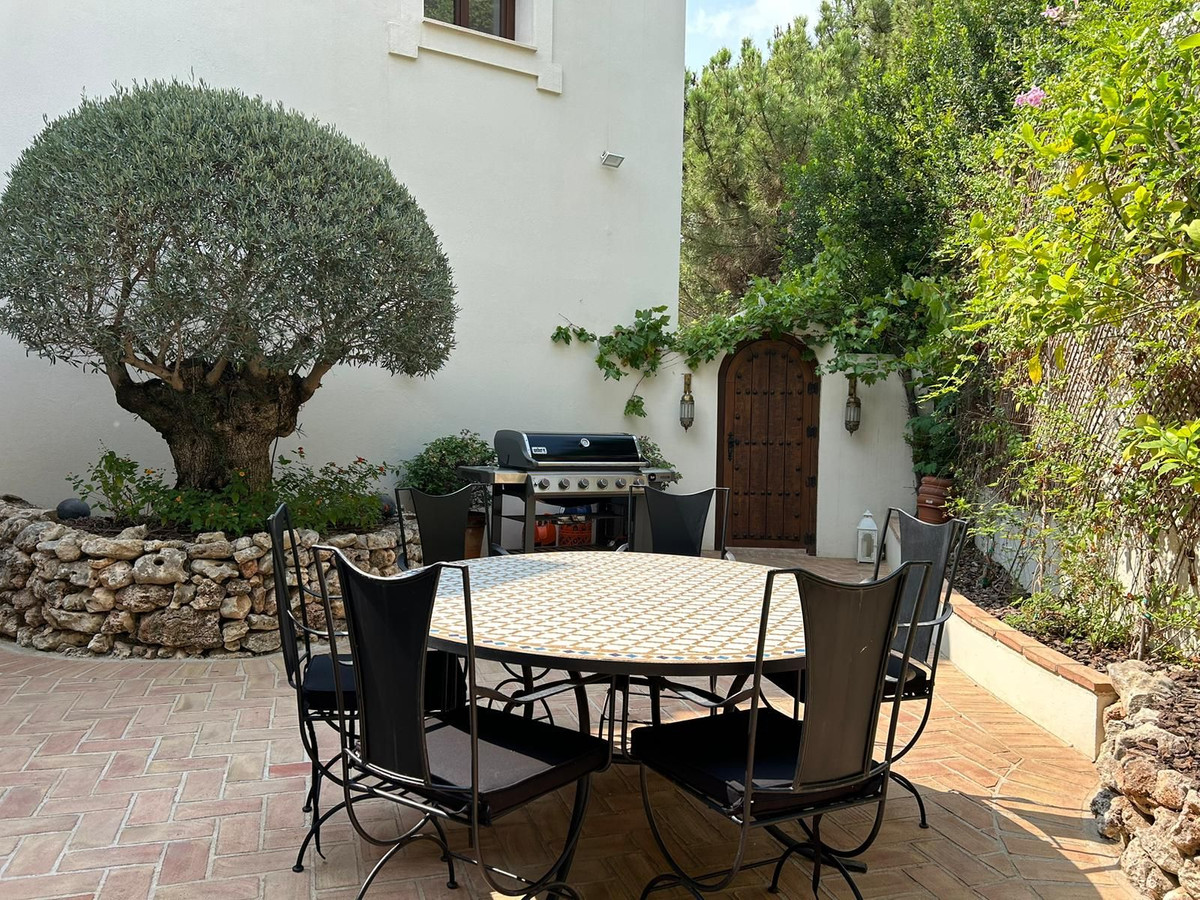 4 Bedroom Villa in Estepona - Photo 19