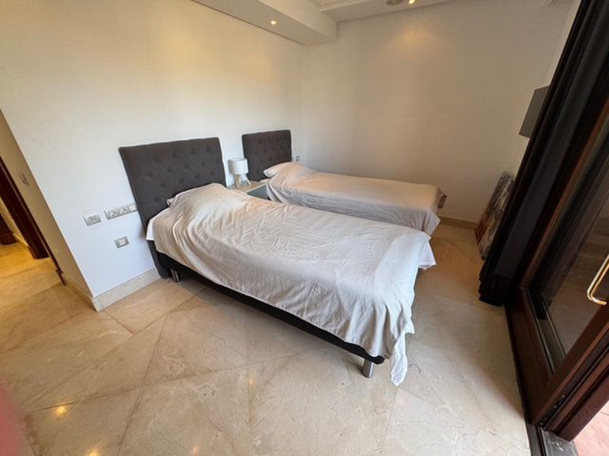 2 Bedroom Apartment in Estepona - Photo 22