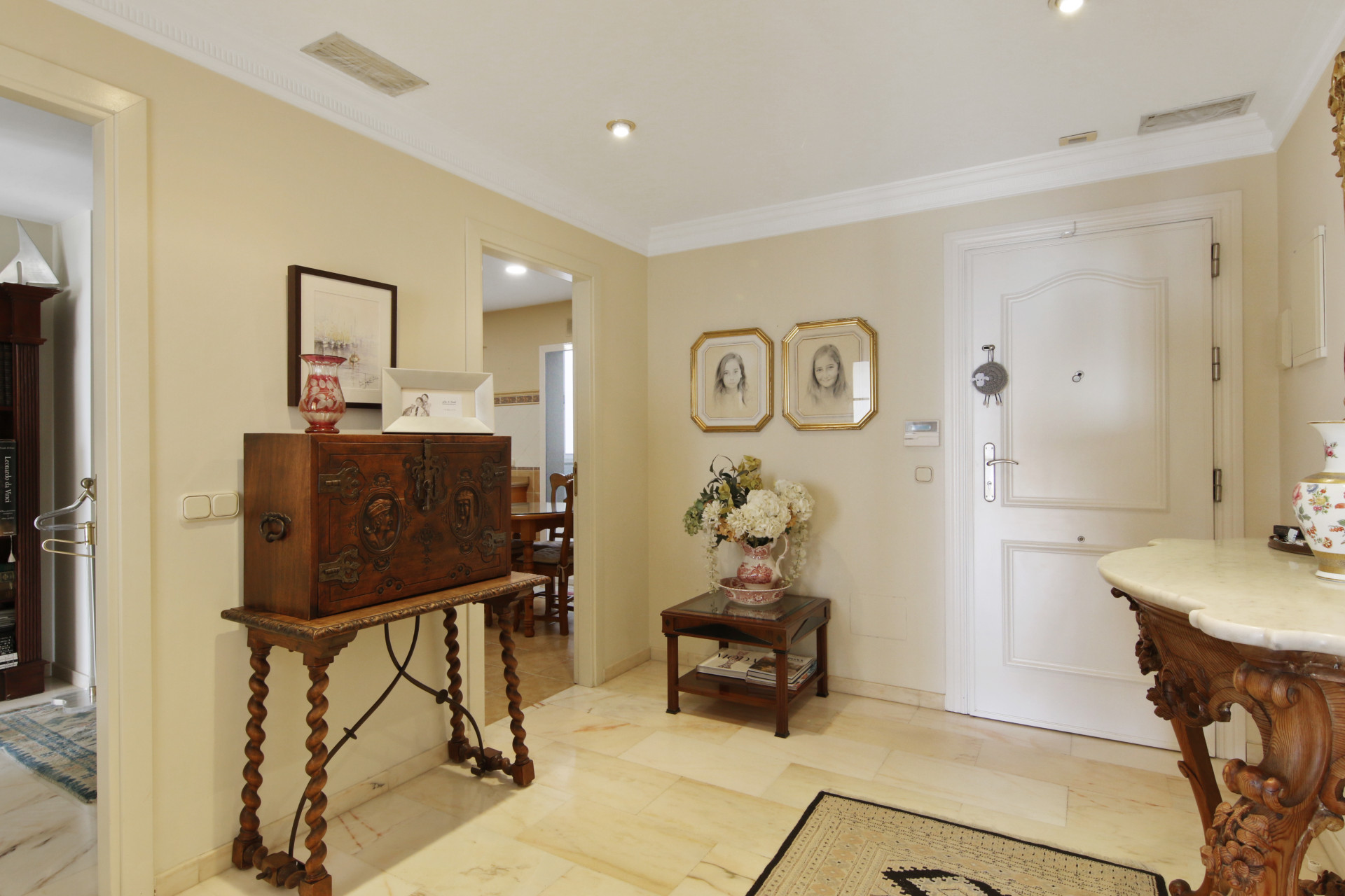 3 Bedroom Apartment in Estepona - Photo 7