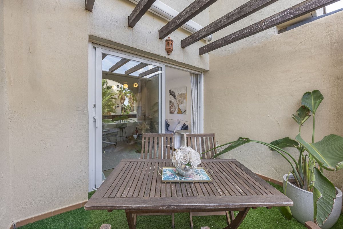 1 Bedroom Apartment in Estepona - Photo 23