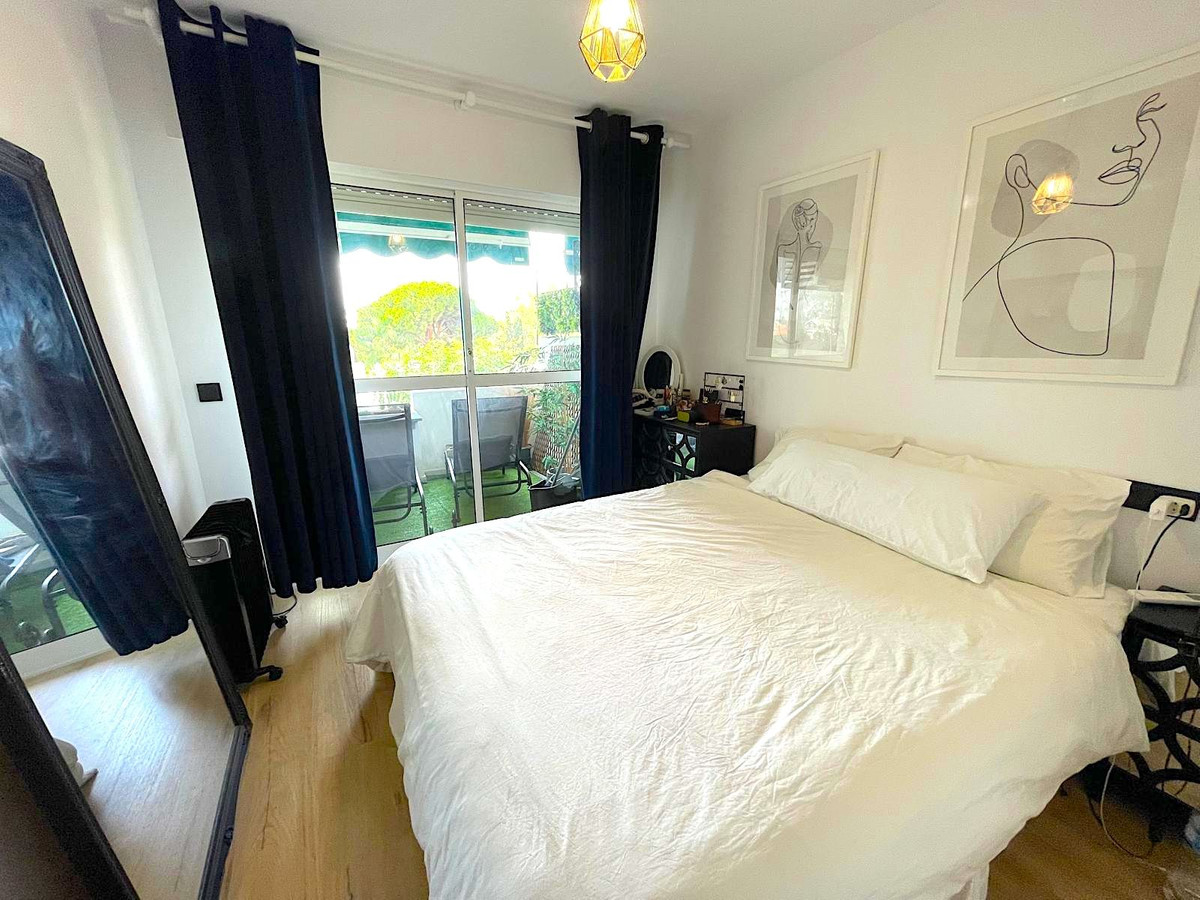 2 Bedroom Apartment in Marbella - Photo 6