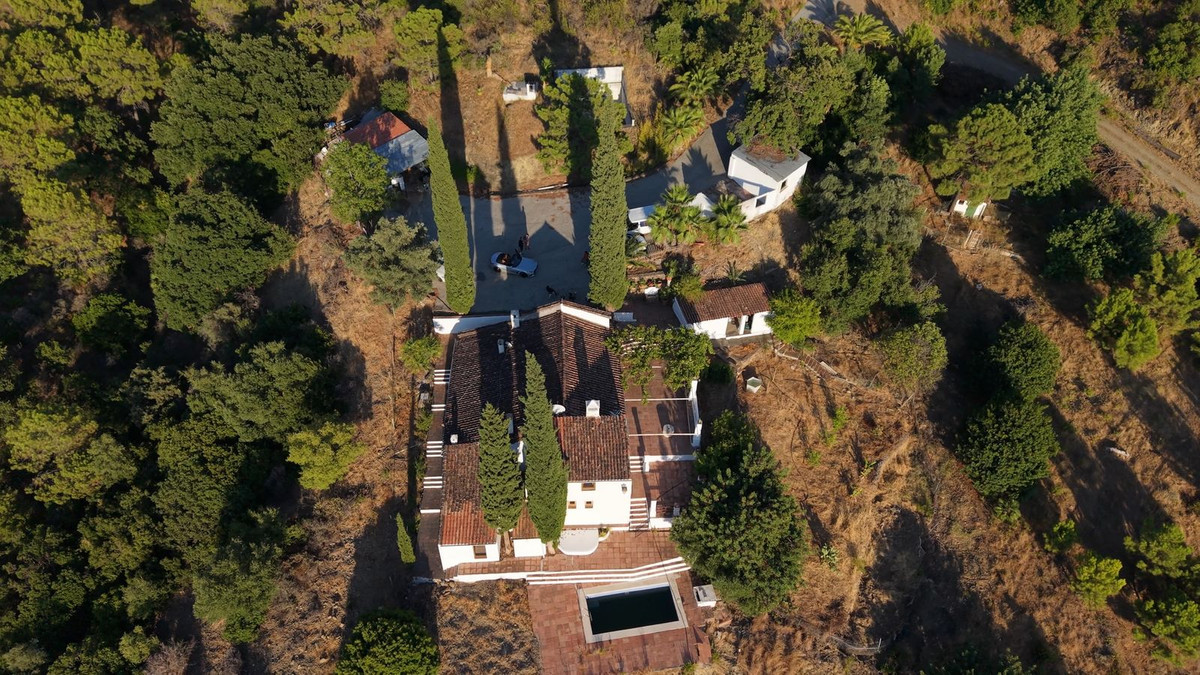 615,000 m² Plot in Estepona - Photo 6