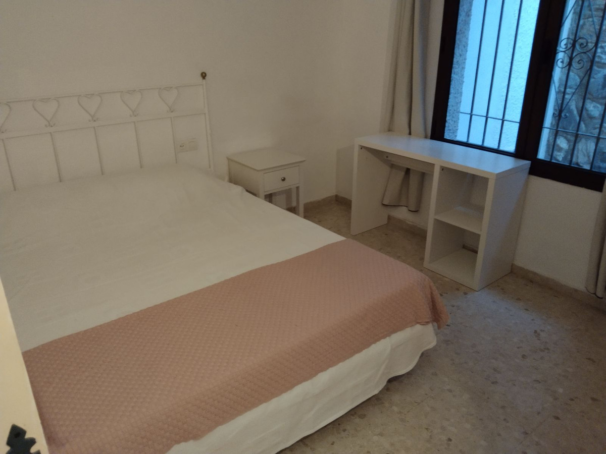 4 Bedroom Villa in Málaga - Photo 14