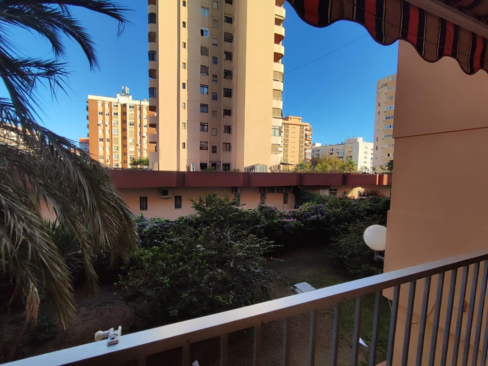3 Bedroom Apartment in Fuengirola - Photo 3