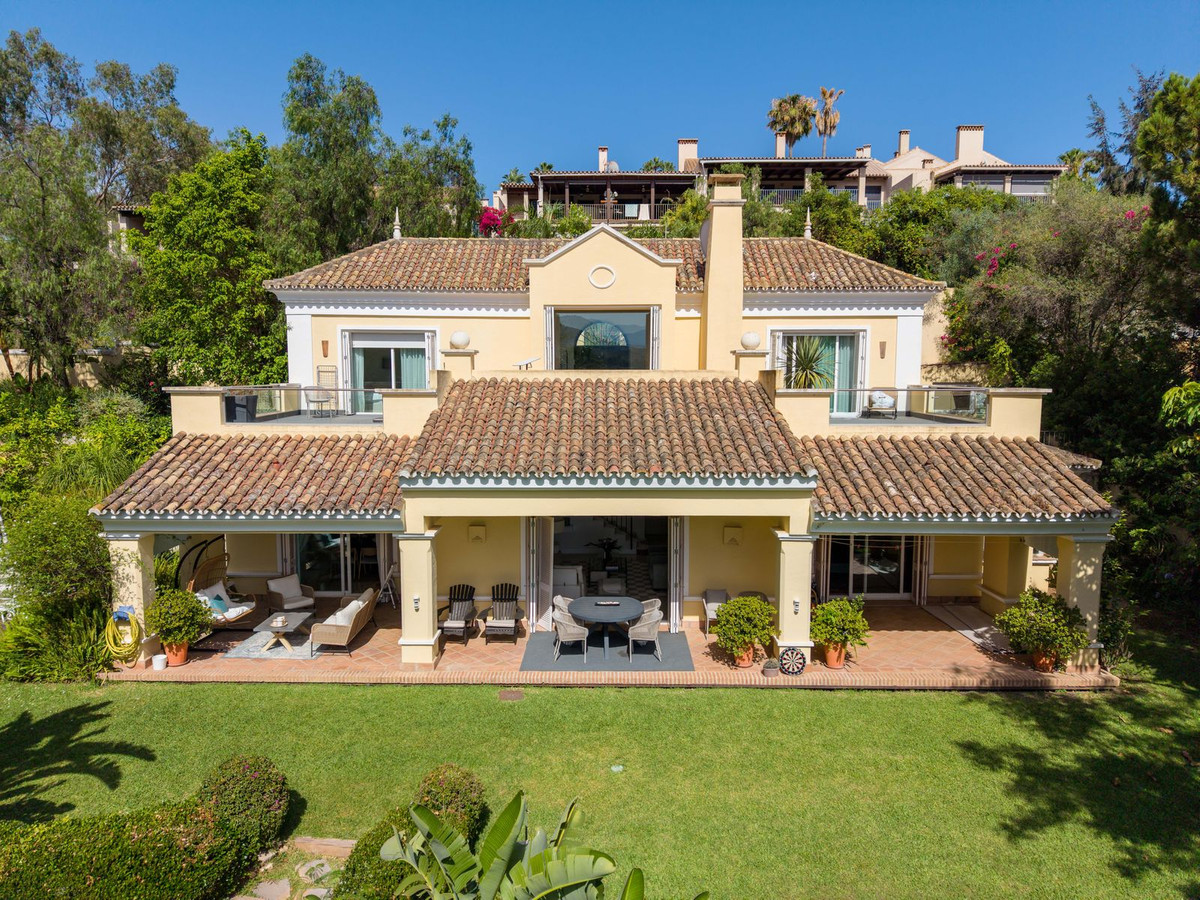 Chalet de 3 dormitorios con piscina en Málaga – Foto 1