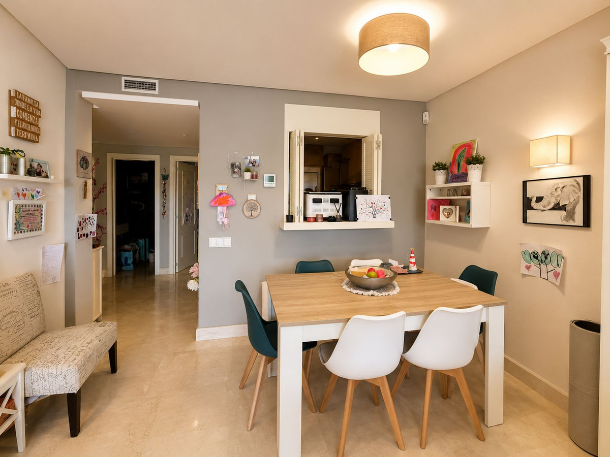 2 Bedroom Apartment in Estepona - Photo 6