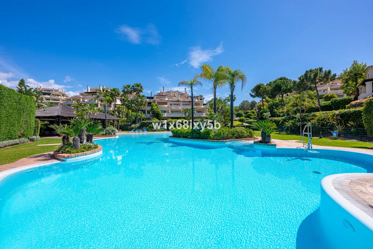 3 Bedroom Penthouse in Benahavís - Photo 31
