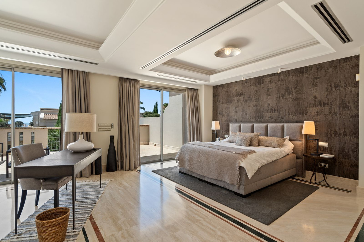 4 Bedroom Townhouse in Marbella - Photo 4