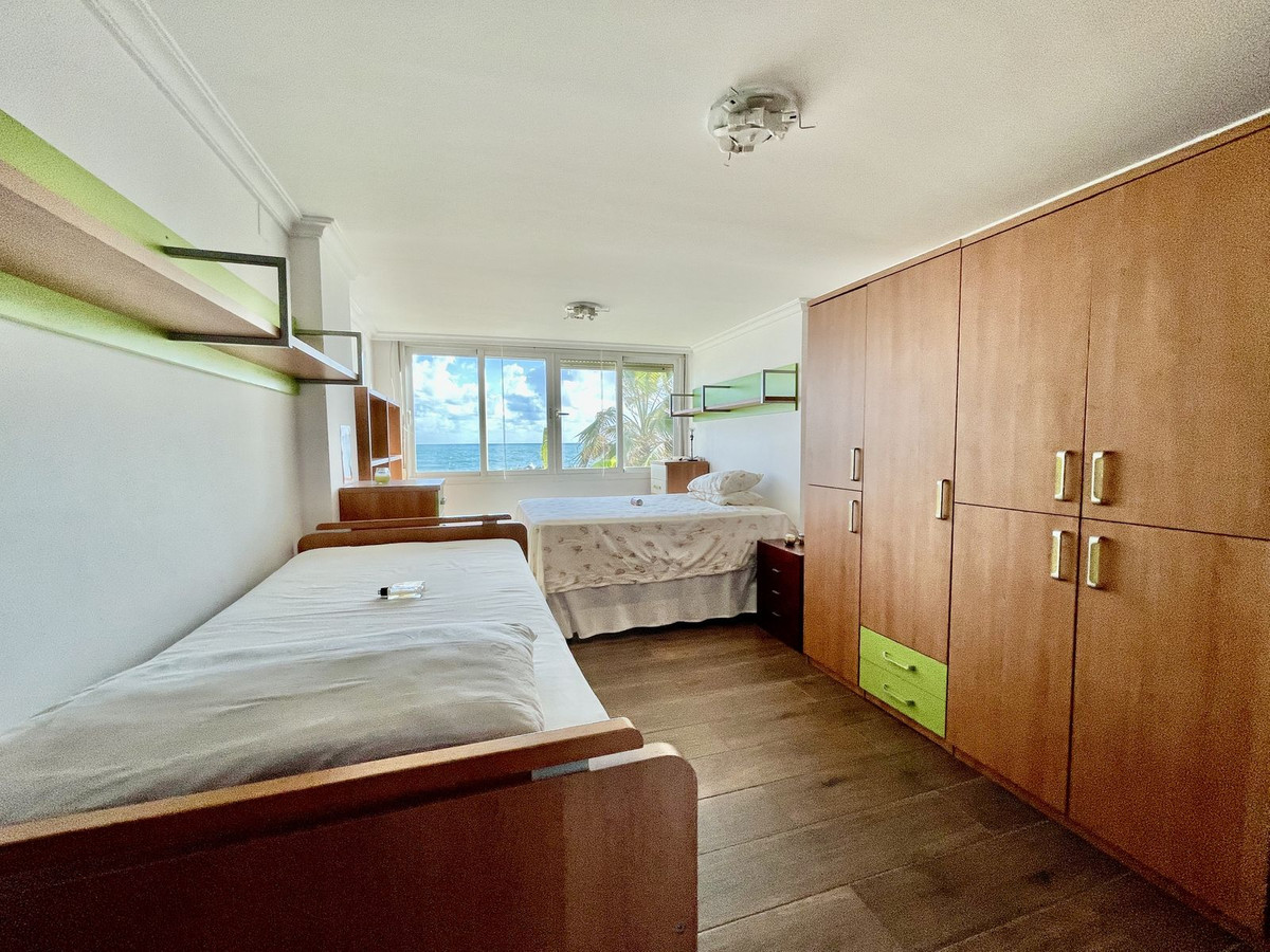 2 Bedroom Apartment in Benalmádena - Photo 4