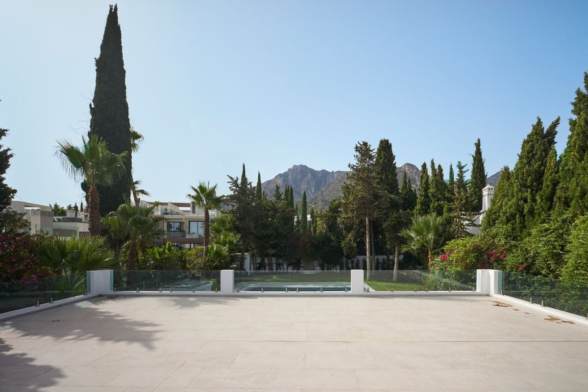5 Bedroom Villa in Marbella - Photo 17