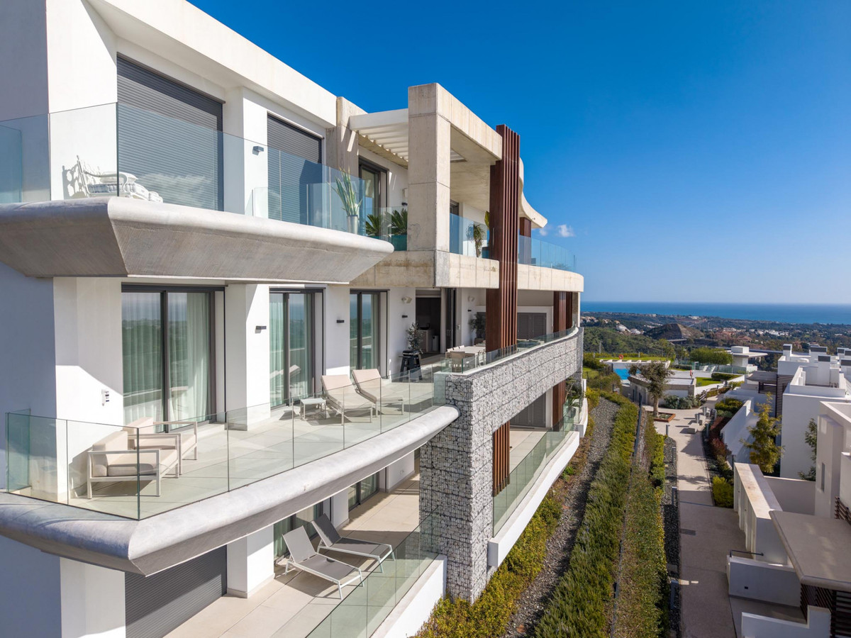 3 Bedroom Apartment in Benahavís - Photo 32
