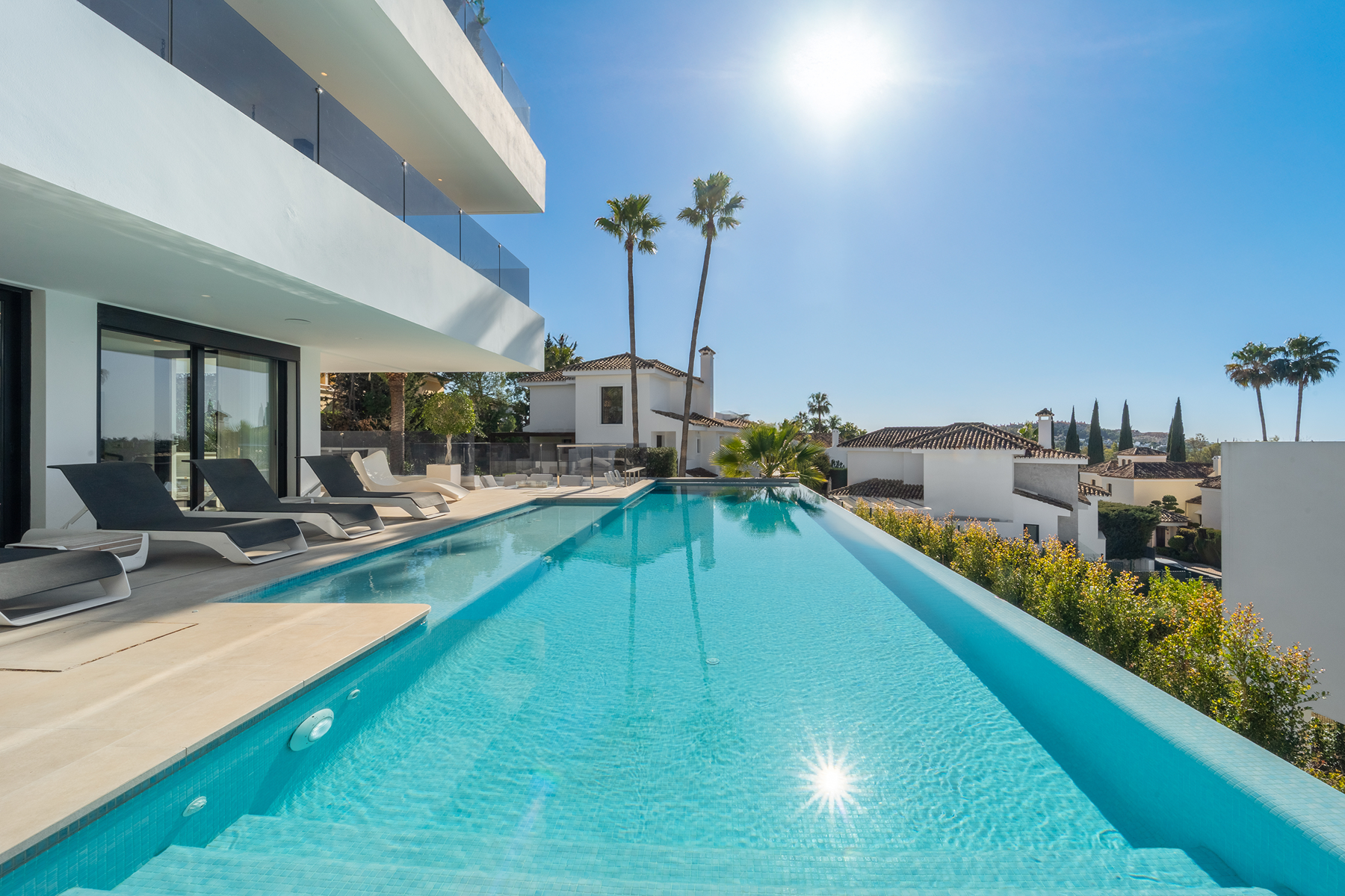 5 Bedroom Villa in Marbella - Photo 7