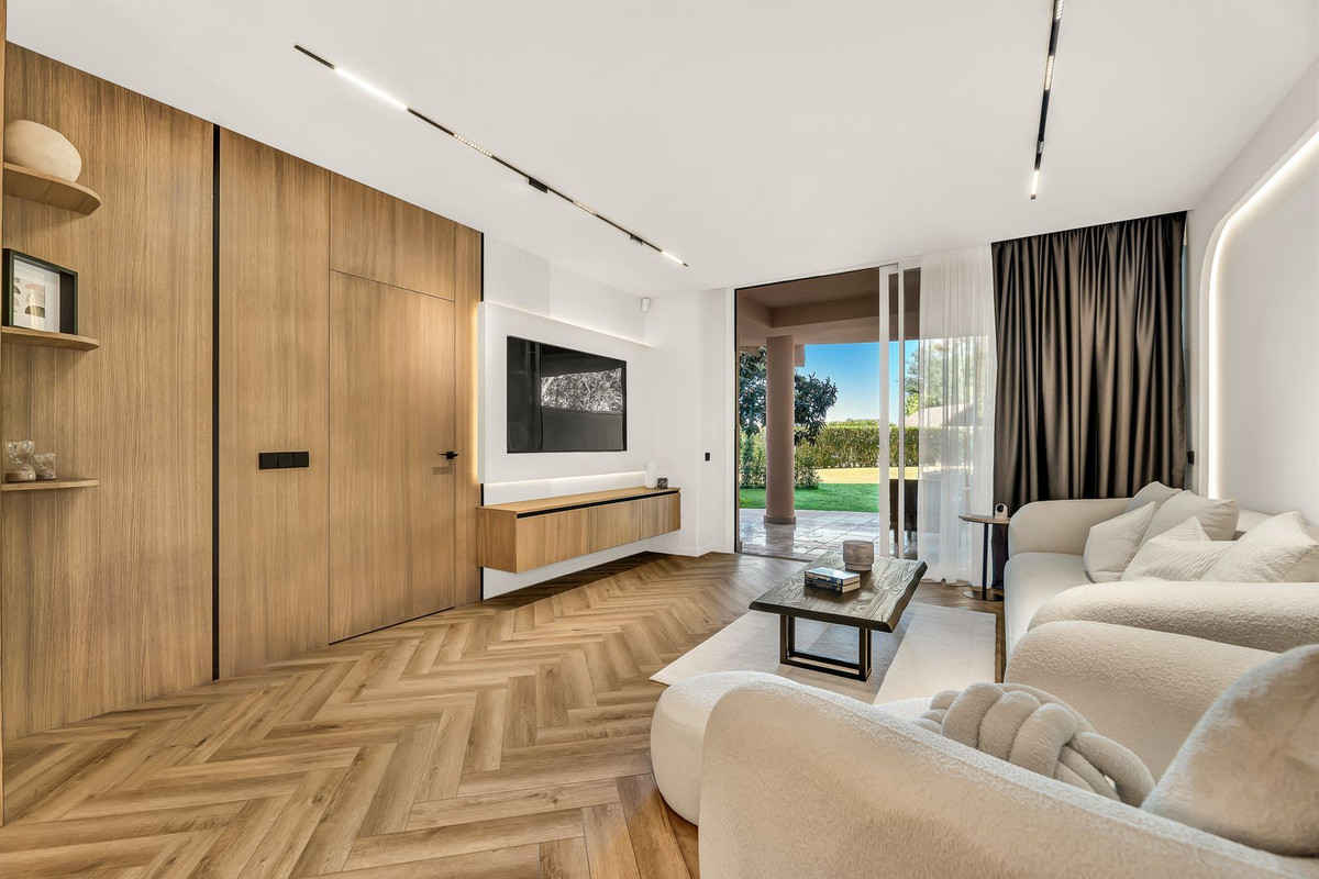 3 Bedroom Apartment in Marbella - Photo 9