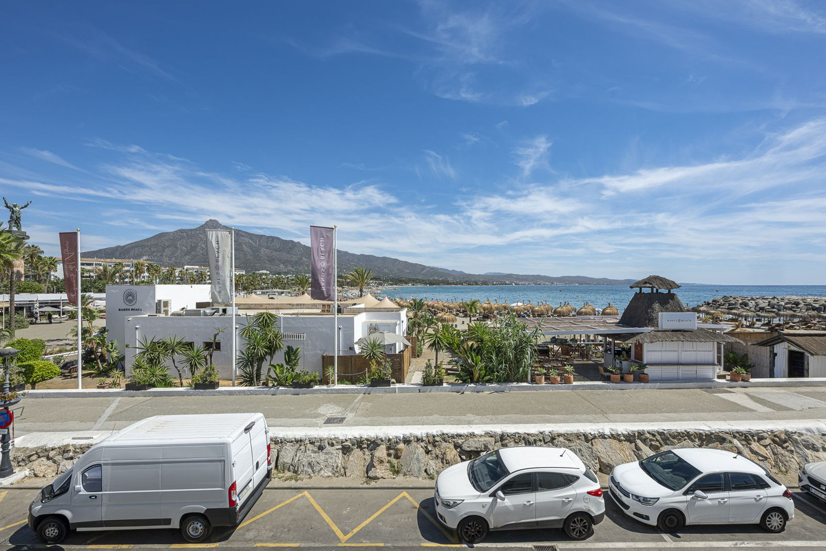 2 Bedroom Apartment in Marbella - Photo 20