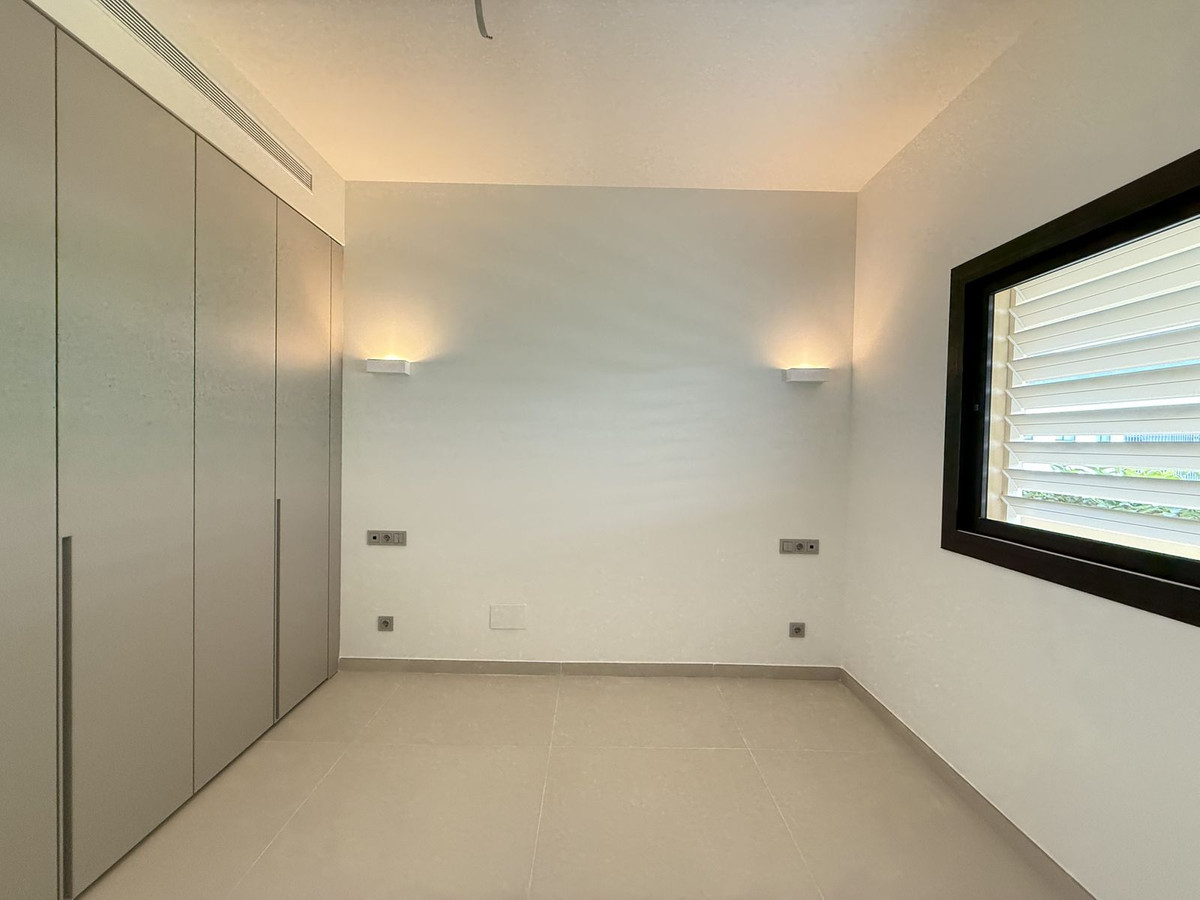 3 Bedroom Apartment in Benalmádena - Photo 25
