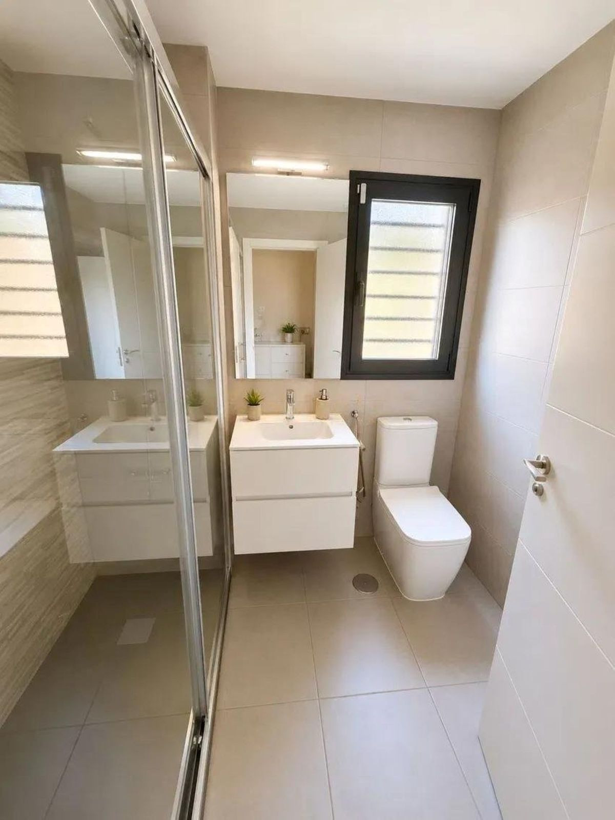 2 Bedroom Apartment in Torremolinos - Photo 8