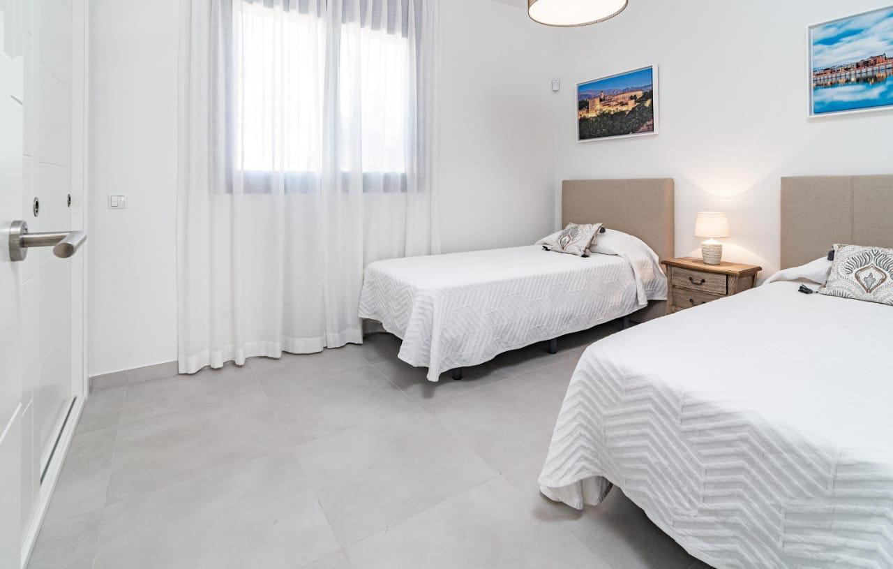 2 Bedroom Apartment in Estepona - Photo 20