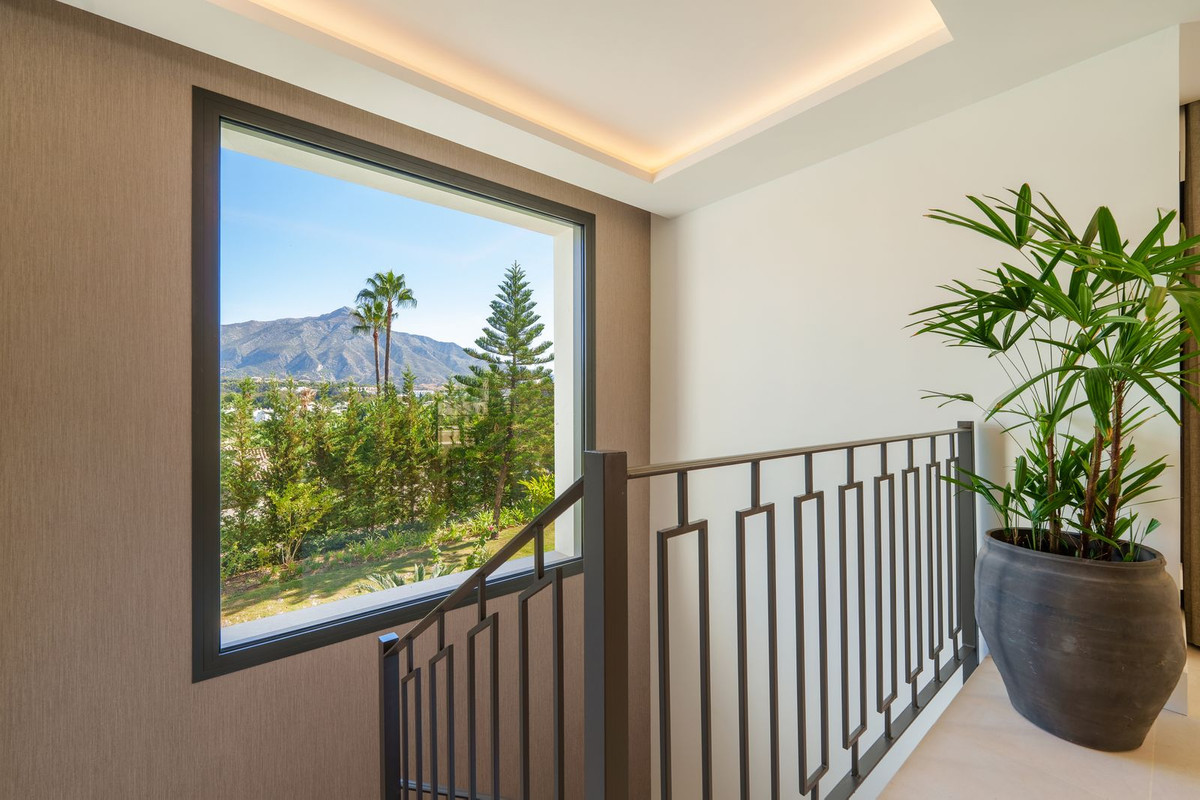 5 Bedroom Villa in Marbella - Photo 22