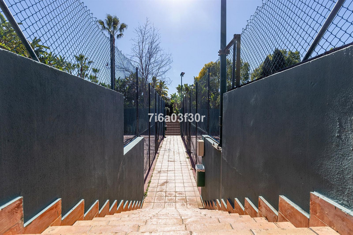 2 Bedroom Apartment in Marbella - Photo 38