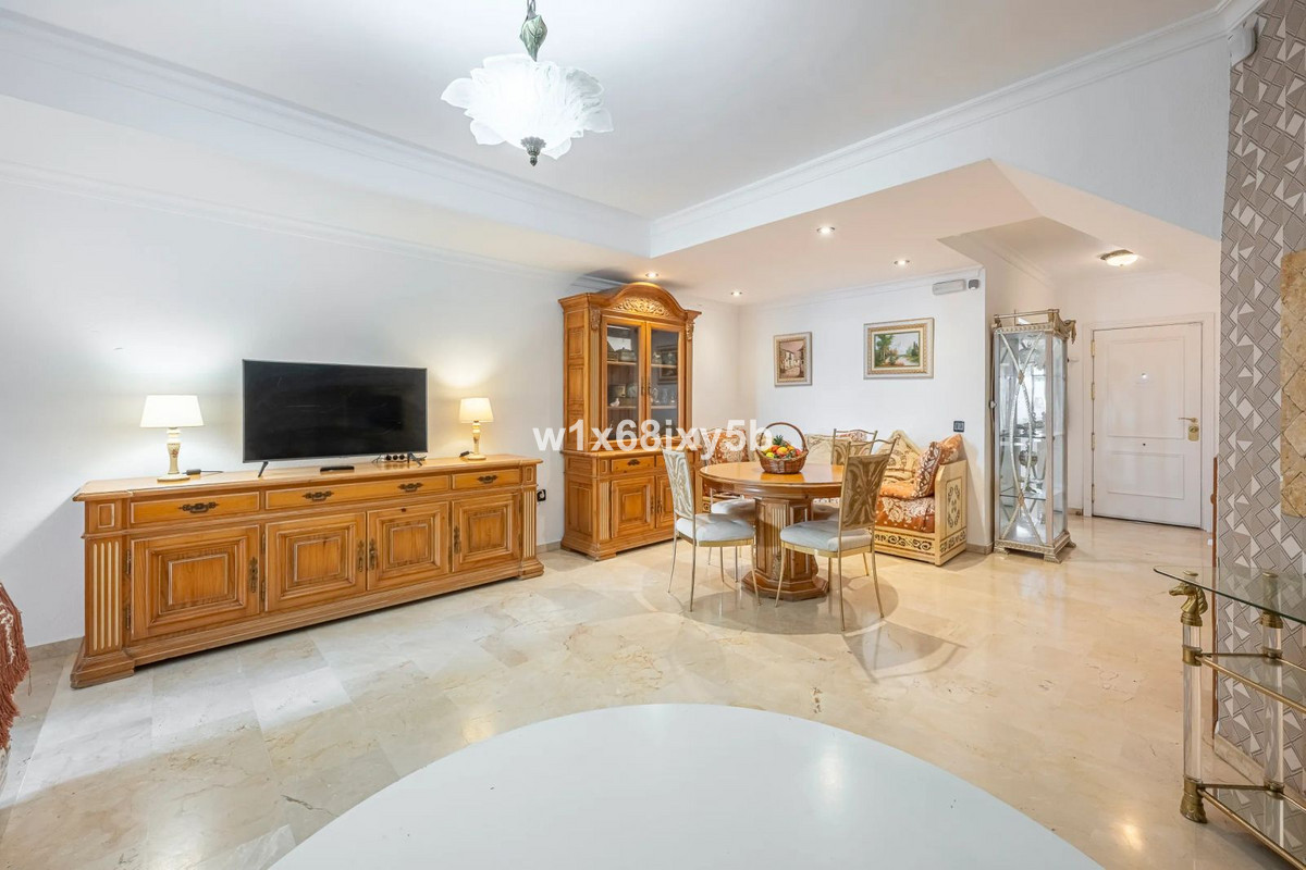 4 Bedroom Townhouse in San Pedro de Alcántara - Photo 7