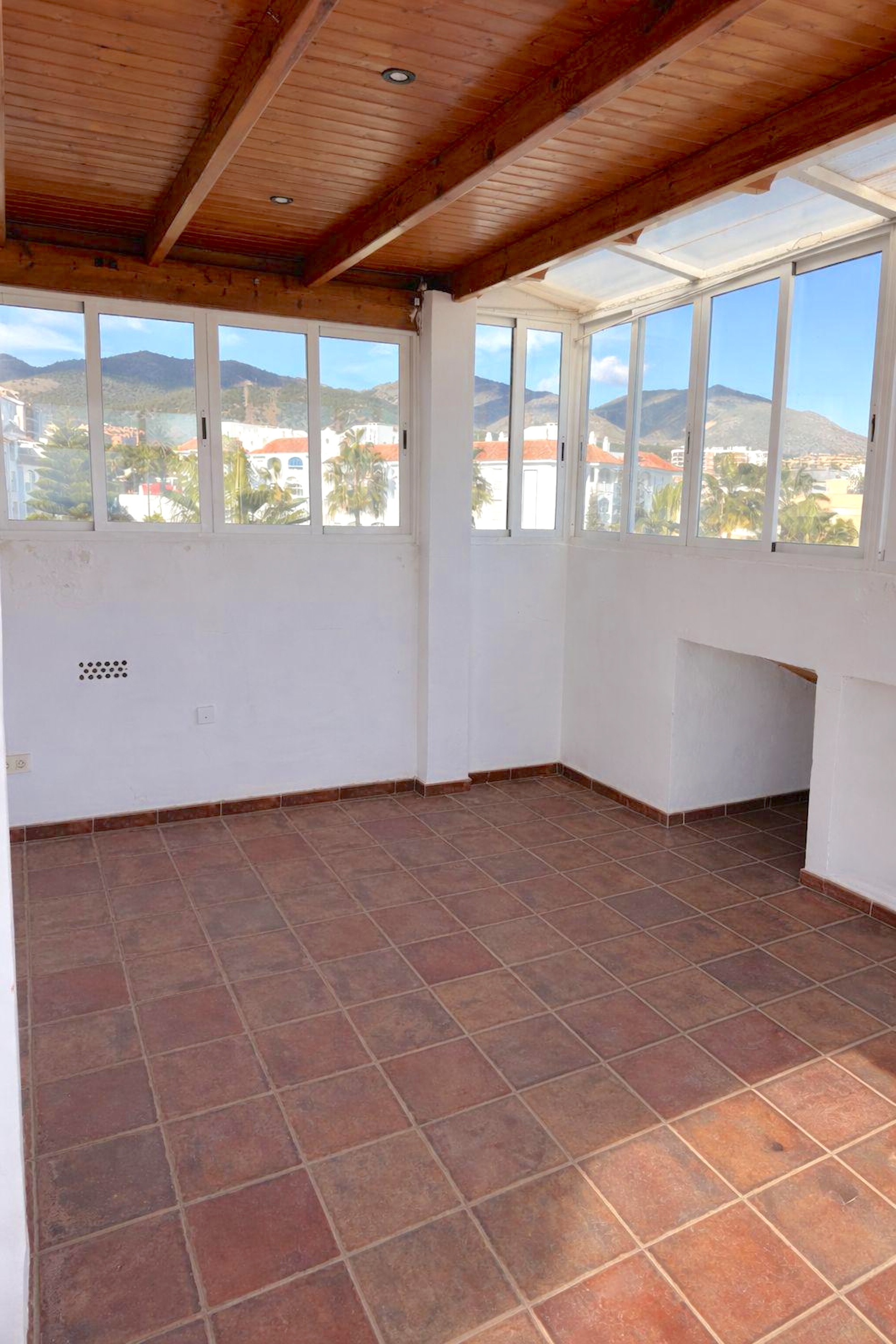 4 Bedroom Penthouse in Torremolinos - Photo 14
