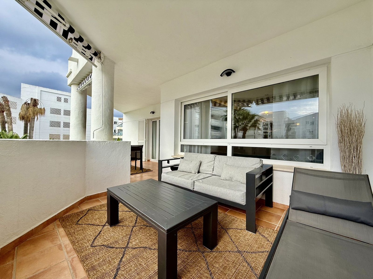 1 Bedroom Apartment in Marbella - Photo 4