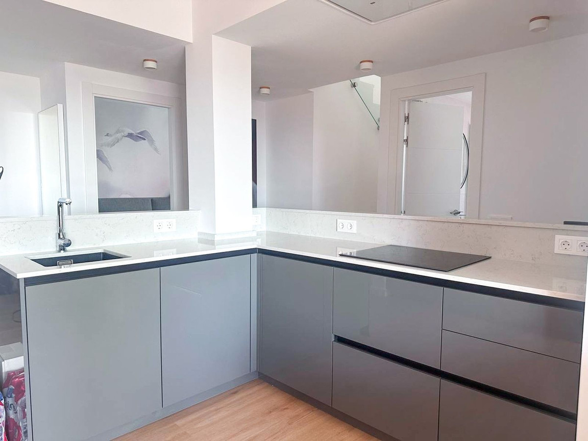 3 Bedroom Penthouse in Estepona - Photo 31