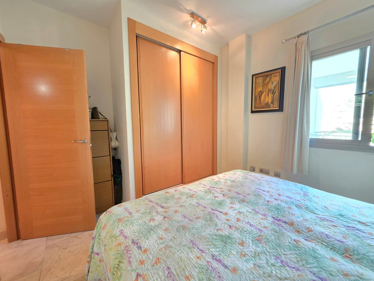 2 Bedroom Apartment in Estepona - Photo 22