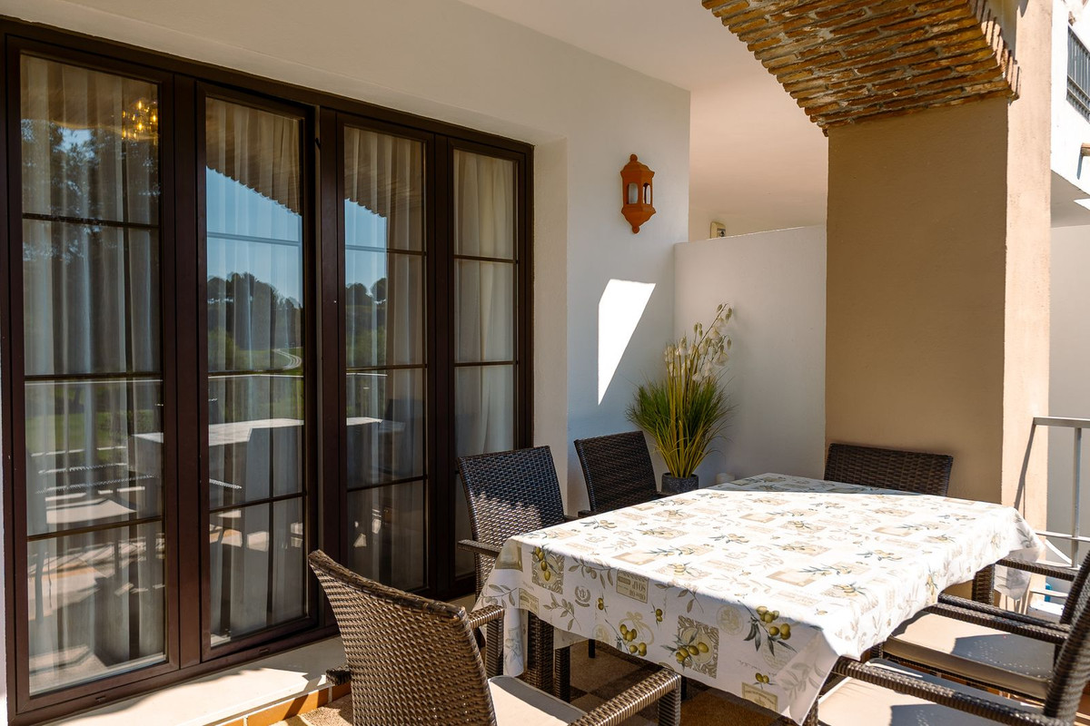 3 Bedroom Apartment in Benahavís - Photo 4