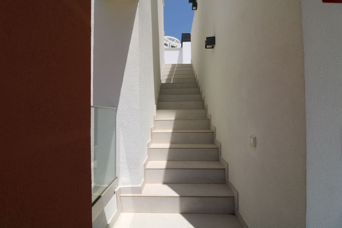 3 Bedroom Penthouse in Benahavís - Photo 19