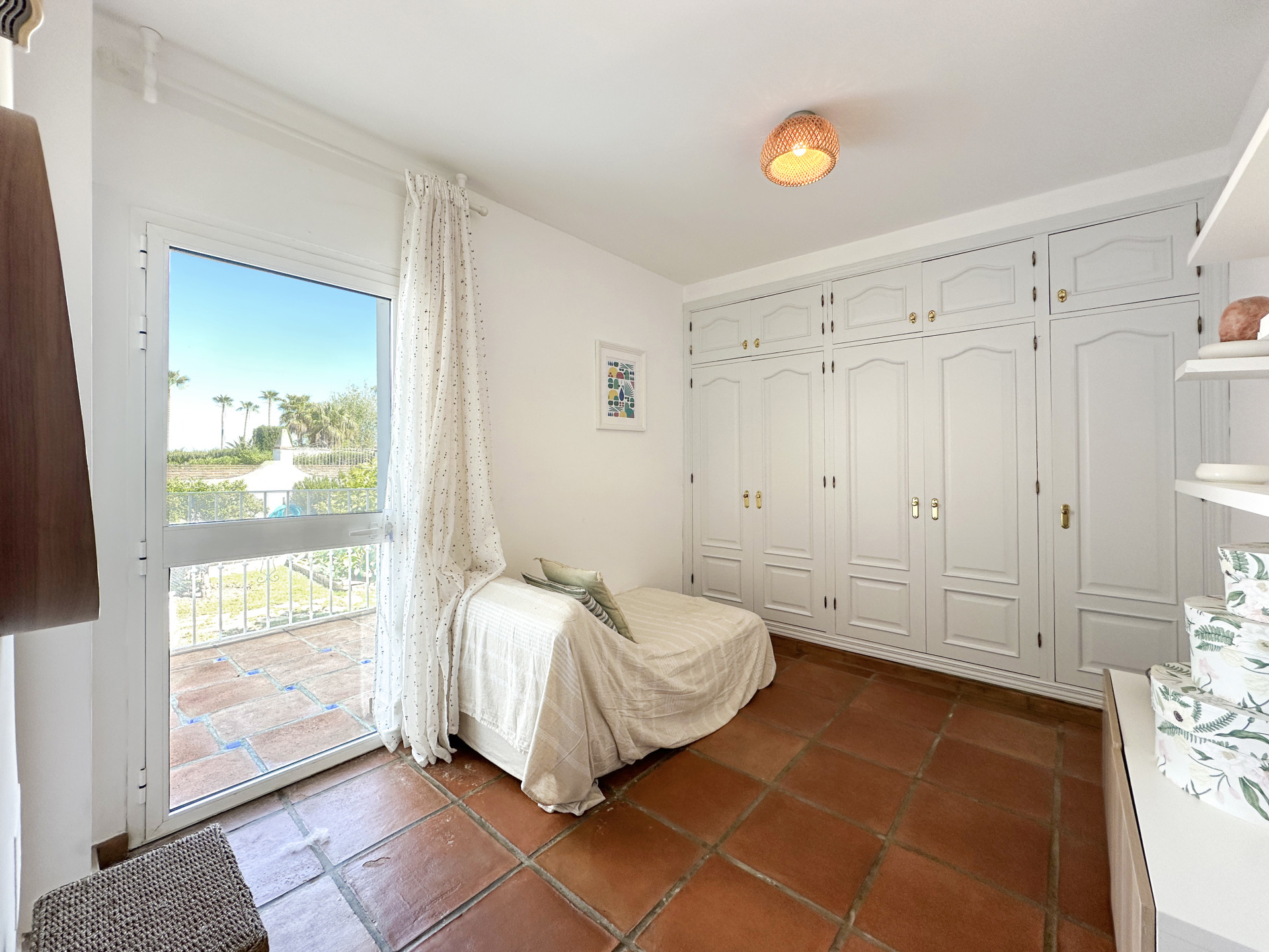 6 Bedroom Villa in Estepona - Photo 28