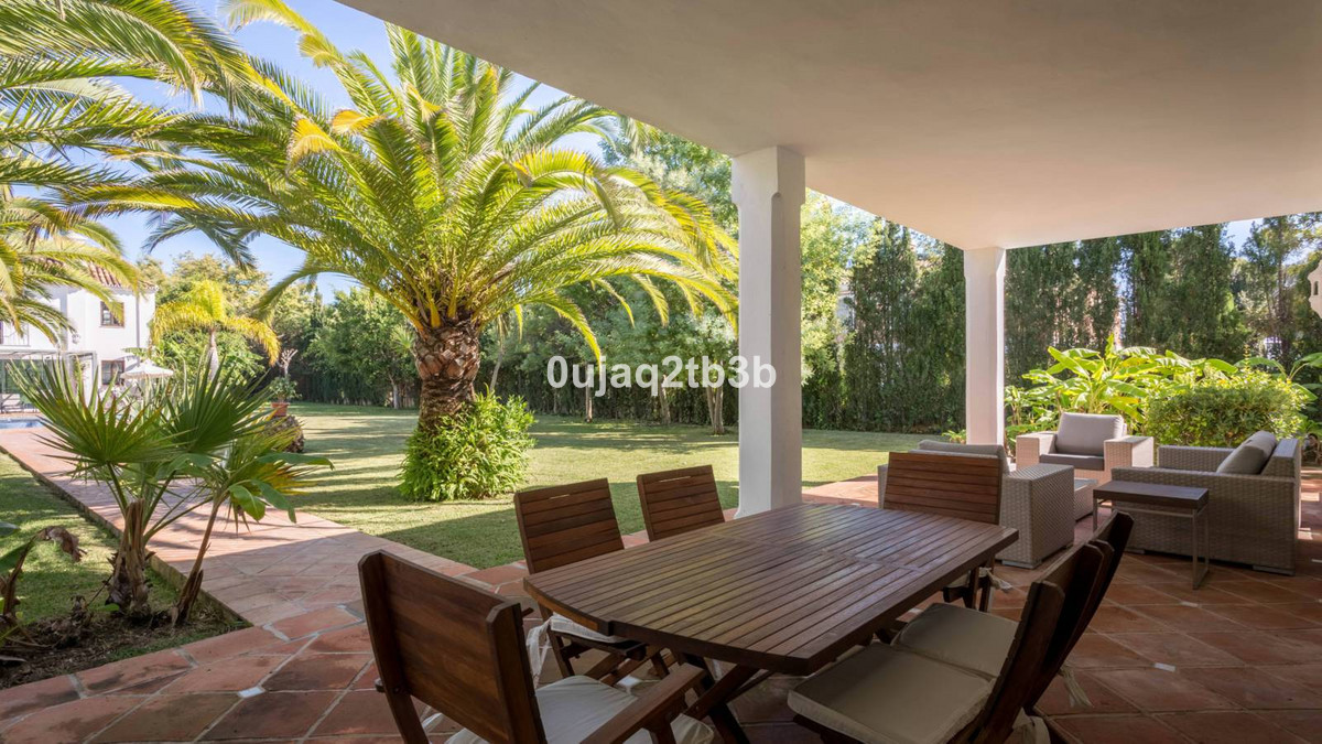 6 Bedroom Villa in San Pedro de Alcántara - Photo 6