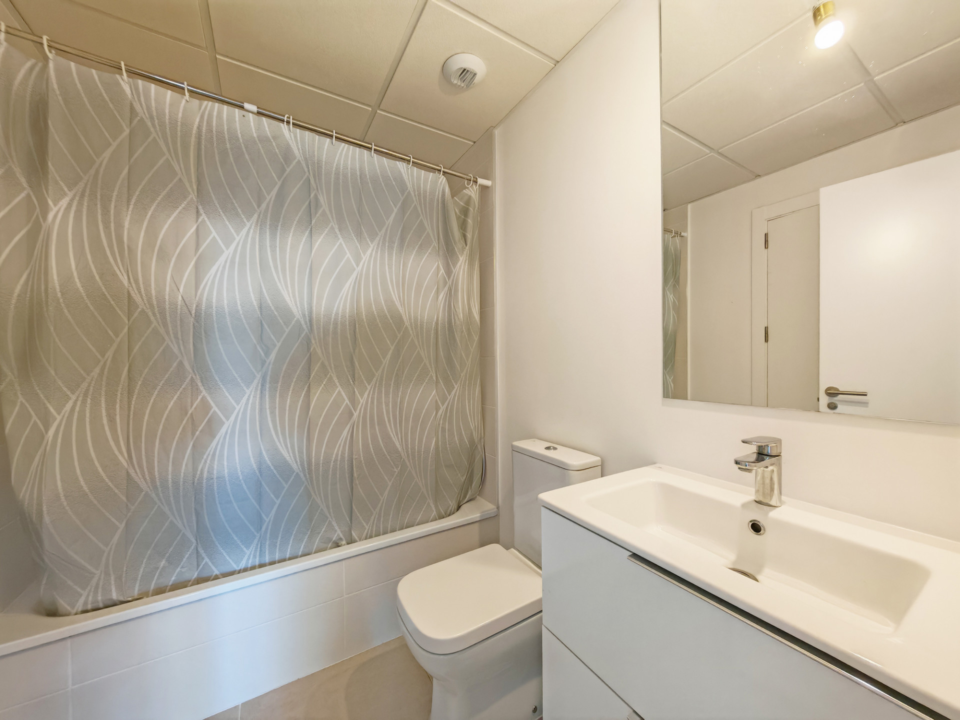2 Bedroom Apartment in Estepona - Photo 12