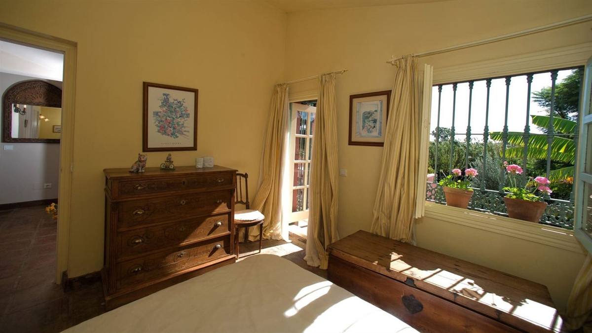 3 Bedroom Country house in Estepona - Photo 12